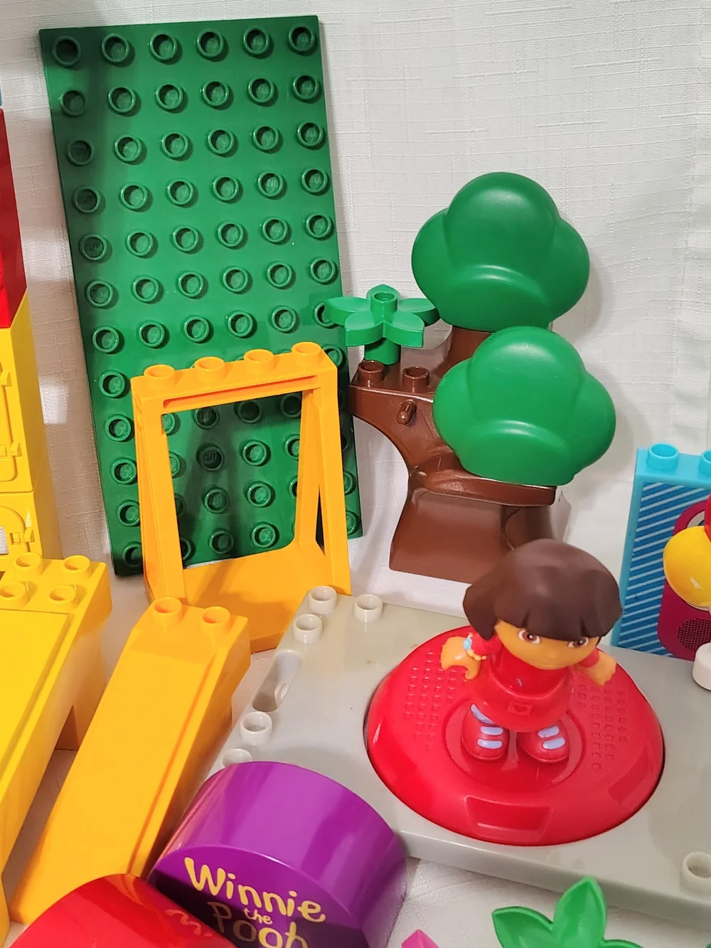 Lego Duplo Lot Plus A Few Novelty Mega Bloks Dora The Explorer Yo Gaba 98 Pieces